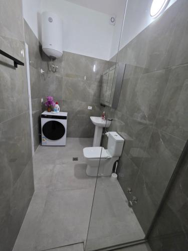 Roan tesisinde bir banyo