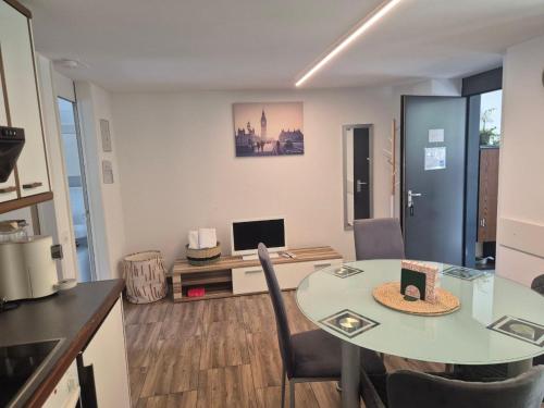 a kitchen and dining room with a table in a room at Casa Rosa in Biasca