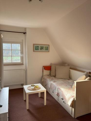 a small bedroom with a bed and a table at Ferienwohnung Fluss & Fels in Stadt Wehlen