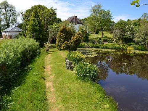 a park with a bench next to a lake at The Horse Gin - Uk11024 in East Worlington