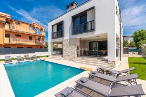 Apartments Golden Olive with shared pool
