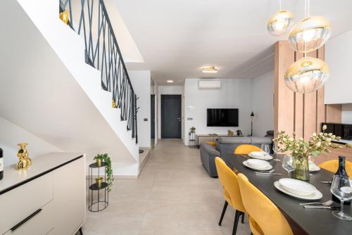 Apartments Golden Olive with shared pool