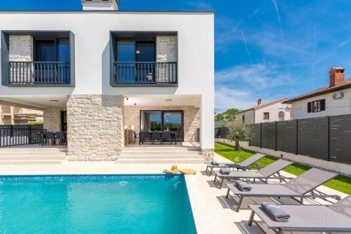 Apartments Golden Olive with shared pool