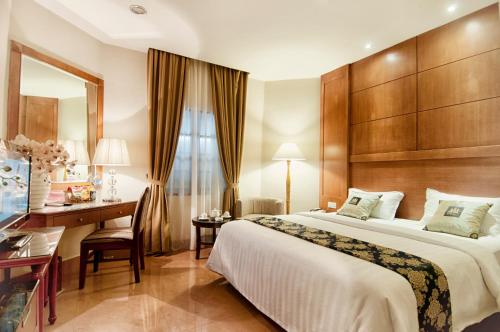 Postel nebo postele na pokoji v ubytování Grand Sakura Hotel