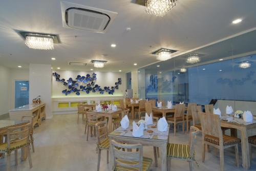 Baisirimaya Hotelにあるレストランまたは飲食店