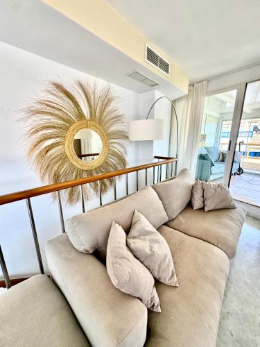 a living room with a couch and a mirror at Penthouse Seven Oceans Moraira in Moraira