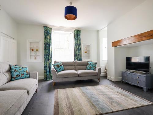 a living room with a couch and a flat screen tv at Salt House - Uk43012 in Berkeley
