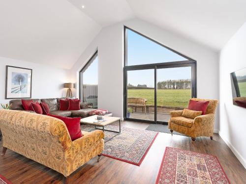 a living room with a couch and two chairs at Bimblebox Stable in Reepham