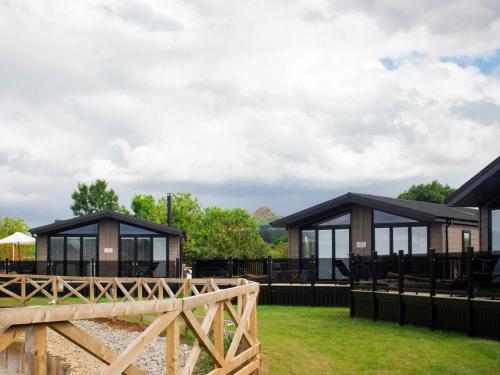 a house with black roofs and windows and a wooden fence at Transporter Lodge - Ukc4060 in Nunthorpe