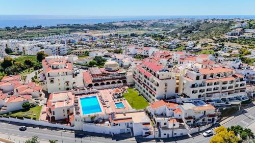 Top floor Inspiring view pool beach nearby