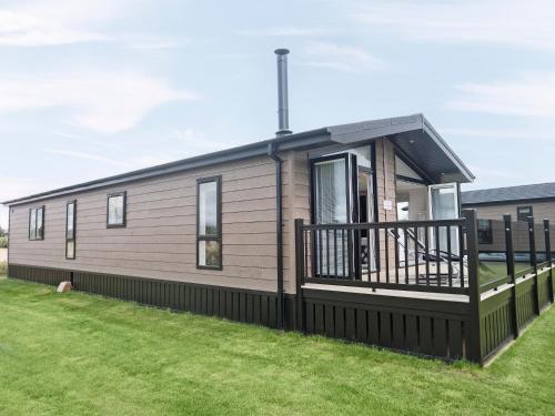 a modular home with a porch and a deck at Captain Cook Lodge - Ukc4062 in Nunthorpe