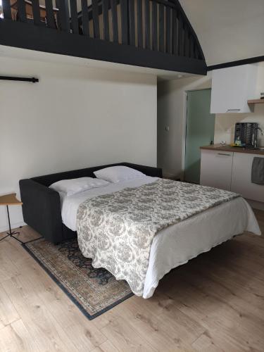 a bedroom with a large bed with white sheets at Huma2025 in Eede