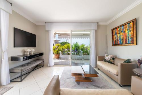 3-Br Apartment Sea View Swimming Pool