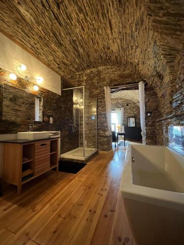 a bathroom with a sink and a bath tub at Domaine Santa Petronilla "chapelle" in Rogliano
