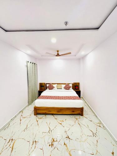 a bedroom with a bed with a marble floor at Hotel Shiva Darshanam in Varanasi