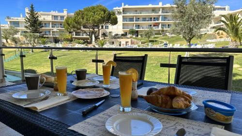 Albufeira, piscine & jardin, tennis, a 1000 m de la plage , 2 chambres