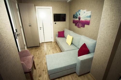 a living room with a couch and a chair at Hotel Iz in Izmir