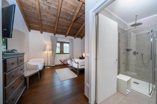 a bathroom with a walk in shower and a sink and a toilet at Bastianich Rooms in Gagliano