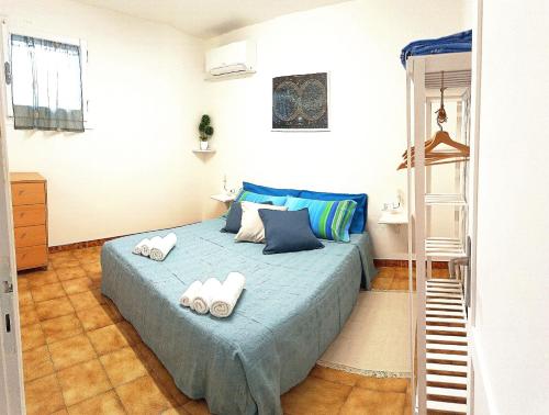 a bedroom with a bed with towels on it at Bella Vista in Torre Dei Corsari