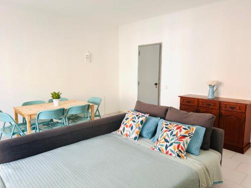 Spacious and sunny beach apartament