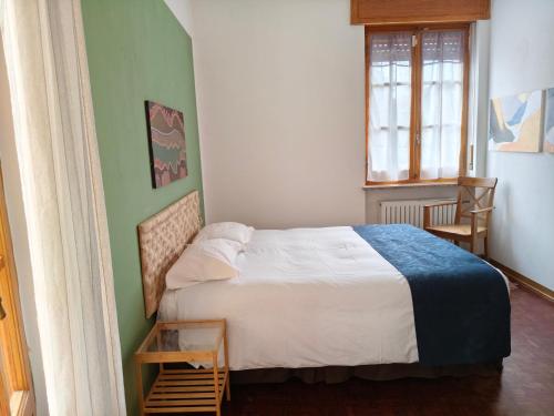 a small bedroom with a bed and a window at B&B La Casetta in Gattinara