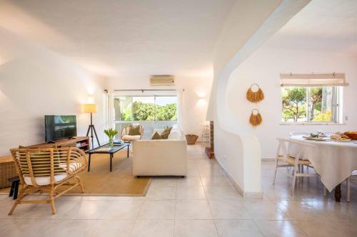 Sunny Vilamoura Golf Villa with Private Pool
