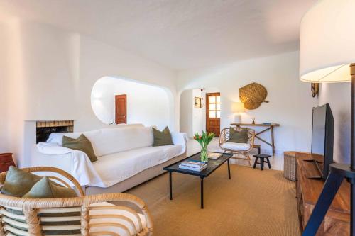 Sunny Vilamoura Golf Villa with Private Pool