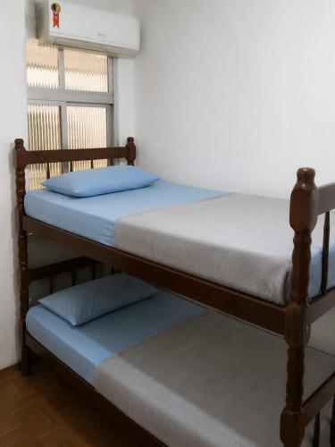 two bunk beds in a room with a window at Hospedaria Vitoria in Vitória