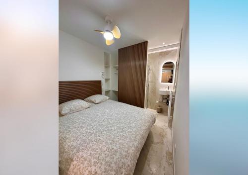 a small bedroom with a bed and a bathroom at L'olivier du vieil Antibes in Antibes