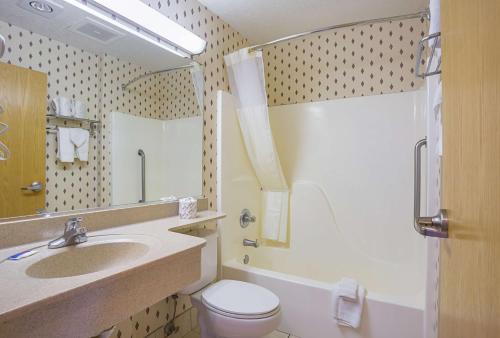 A bathroom at Motel 6-Bernalillo, NM