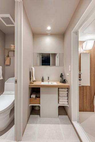 8b HOTEL -Osaka Nishikujo APARTMENT-衛浴