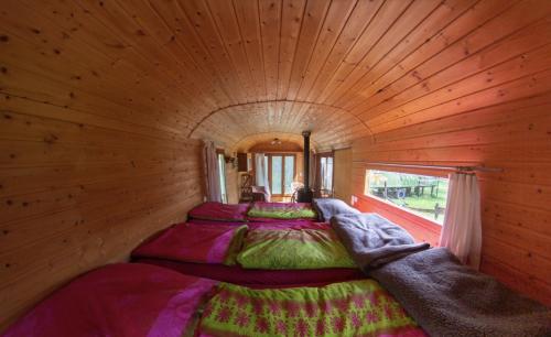 a bedroom with two beds in a wooden cabin at Naturerlebnishof Uferloos in Kienitz