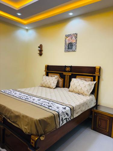 a bedroom with a bed in a room at Villa Diamaguene in Ngaparou