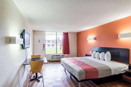 Postel nebo postele na pokoji v ubytování Motel 6 New Brunswick