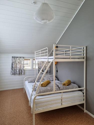 a bunk bed room with two bunk beds at Reed Panorama in Reed