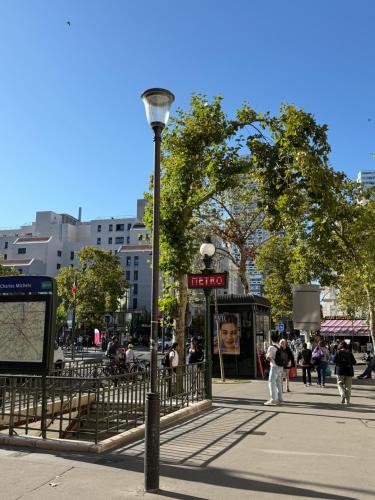Live like a local ! Cosy and calm 35sqm parisian style