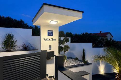 Luxury Villa Ida with Heated Pool, Hot Tub and Sauna