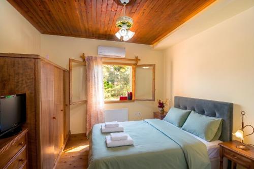 Peach Pine House - Escape Near City, Beach and Athens Airport