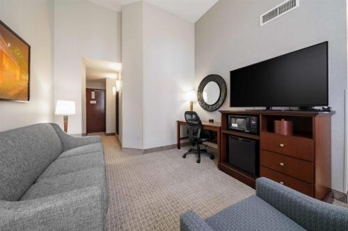 Drury Plaza Hotel New Orleans — Bedroom