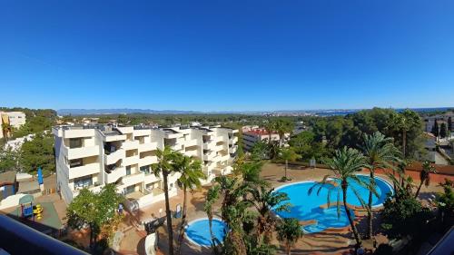 Vistas al mar, piscina y playa en Cap Salou