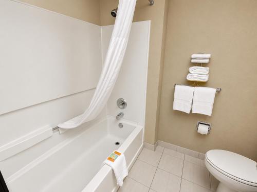 a bathroom with a tub and a toilet and towels at Motel 6 Morehead, KY in Morehead