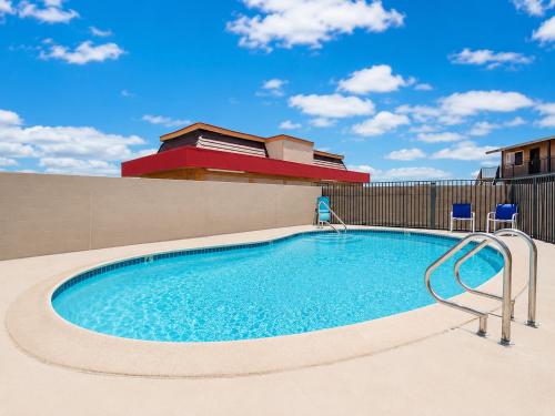 a swimming pool on the side of a building at Travelodge by Wyndham Barstow in Barstow