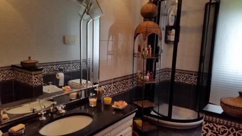 A bathroom at Casa Vacanza Villa Morana