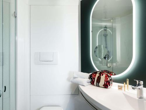 a bathroom with a sink and a mirror at ibis Auch in Auch