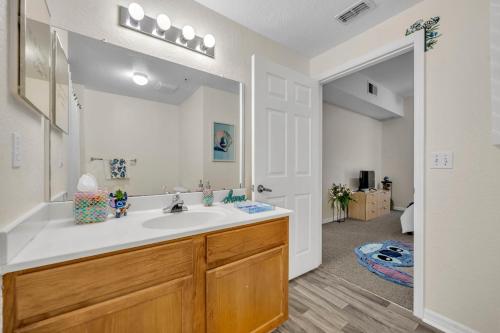 a bathroom with a sink and a mirror at Casa Santa Maria in Kissimmee