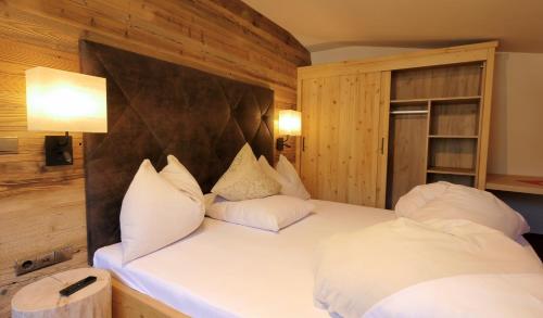 Postel nebo postele na pokoji v ubytování Kohlerhof - 4 Star Wellness & Active Hotel