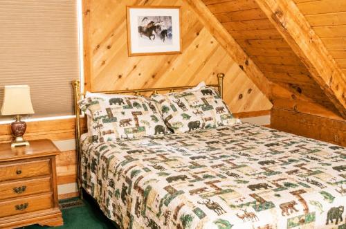 a bedroom with a bed and a wooden ceiling at Beary Cozy- Tiny Cabin Getaway! in Sevierville