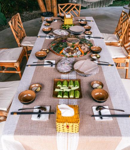 a long table with food on top of it at Bamboo Hill in Lương Sơn