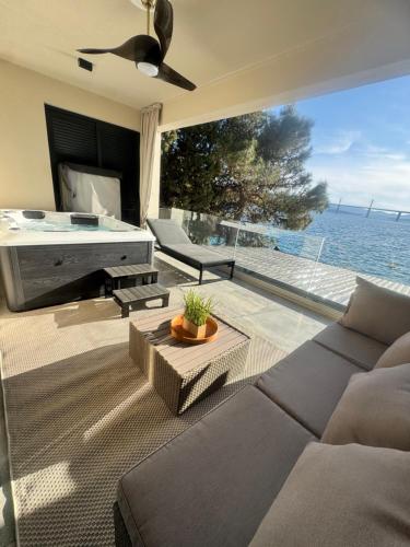 AUREA Sunset Bridge Suites - Jacuzzi and Seaside near Dubrovnik