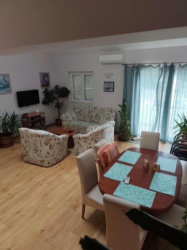 Apartment Robbie near Lapad beach